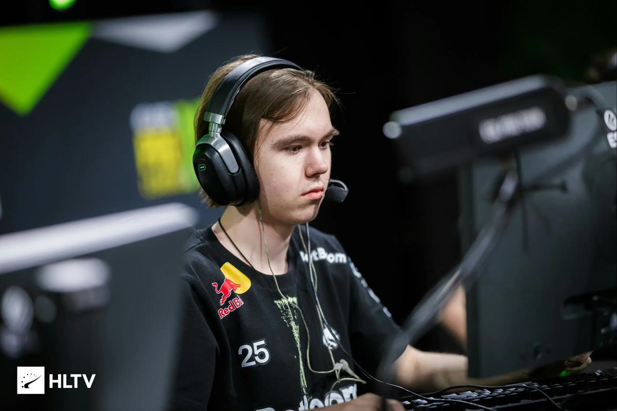 LPL春季赛：Uzi将无缘后续赛场？不但训练赛没打，韩服停止rank了